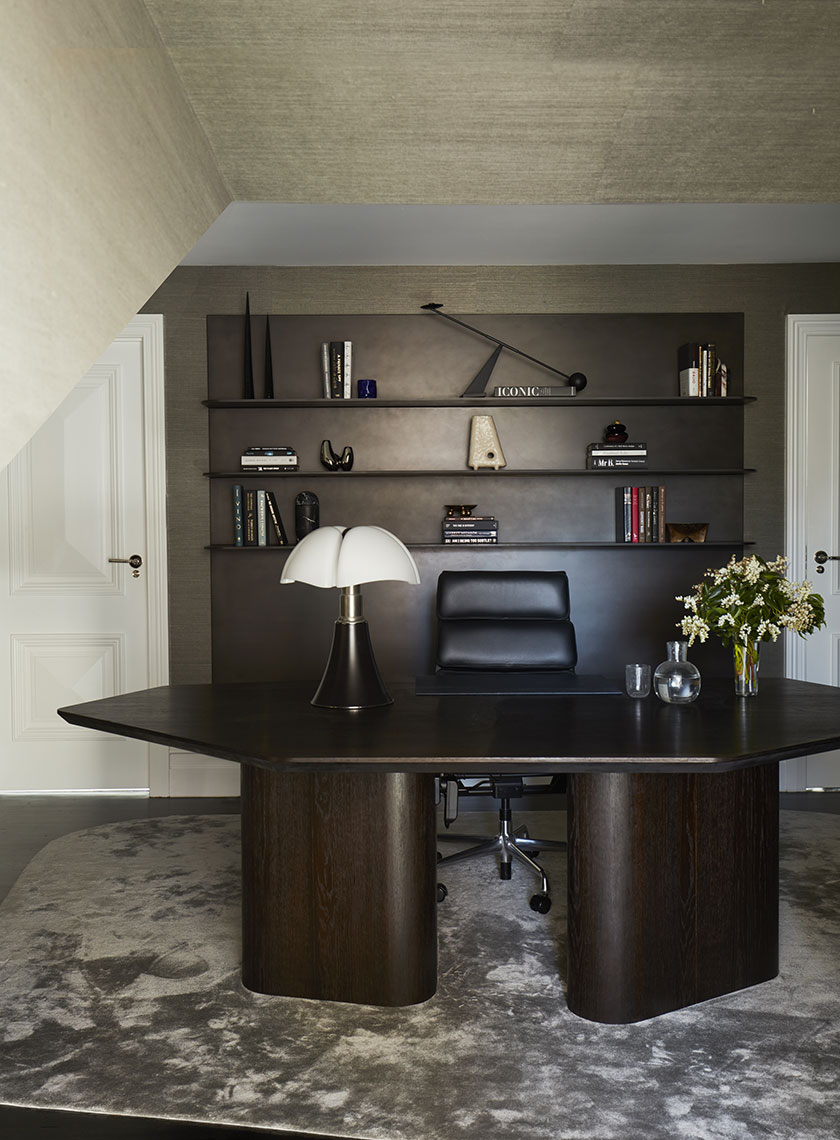 13_Nina-Maya-Residence_K Home Office with Artful Shelving: A sophisticated home office with a dark wood desk, leather chair, and open shelving showcasing curated books and sculptures, part of Residence K, Potts Point. Designed by Nina Maya Interiors.