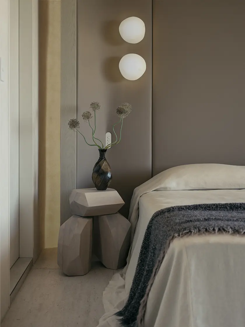 Nina_Maya_FAIRFAX-17 Bedroom detail showing bedside table, sculptural lighting and textured wall, design by Nina Maya Interiors